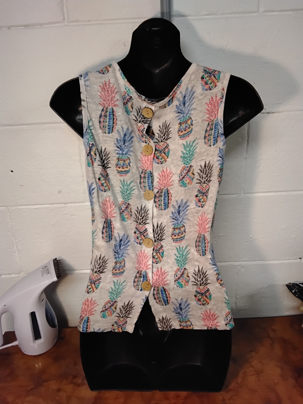 Women’s Sleeveless Pineapple Print Tank Top - Multicolor - Picture 4 of 6